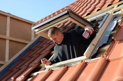 Pose de fenêtres de toit Velux à Larouillies
